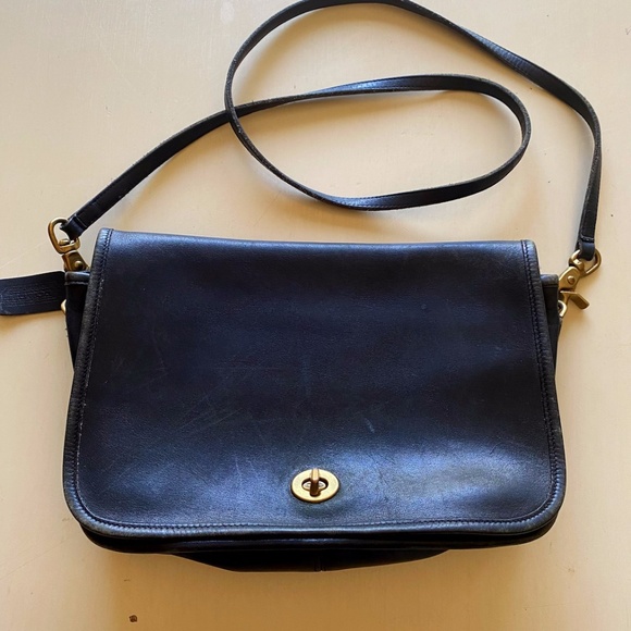 Coach Handbags - VINTAGE COACH PURSE • MADE IN USA